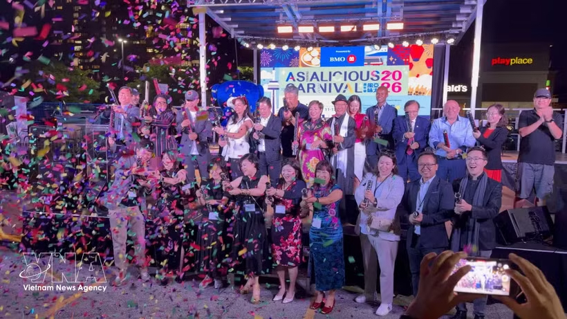Members of the organisers set off fireworks to open the Asialicious Carnival 2026. (Photo: VNA)