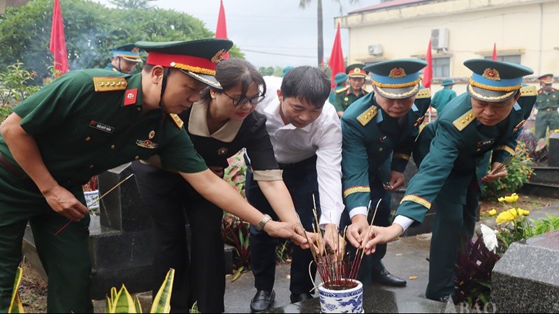 យកសំណាក ADN អដ្ឋិធាតុយុទ្ធជនពលីដែលមិនទាន់កំណត់បានព័ត៌មាន នៅឃុំ Hoa Phu