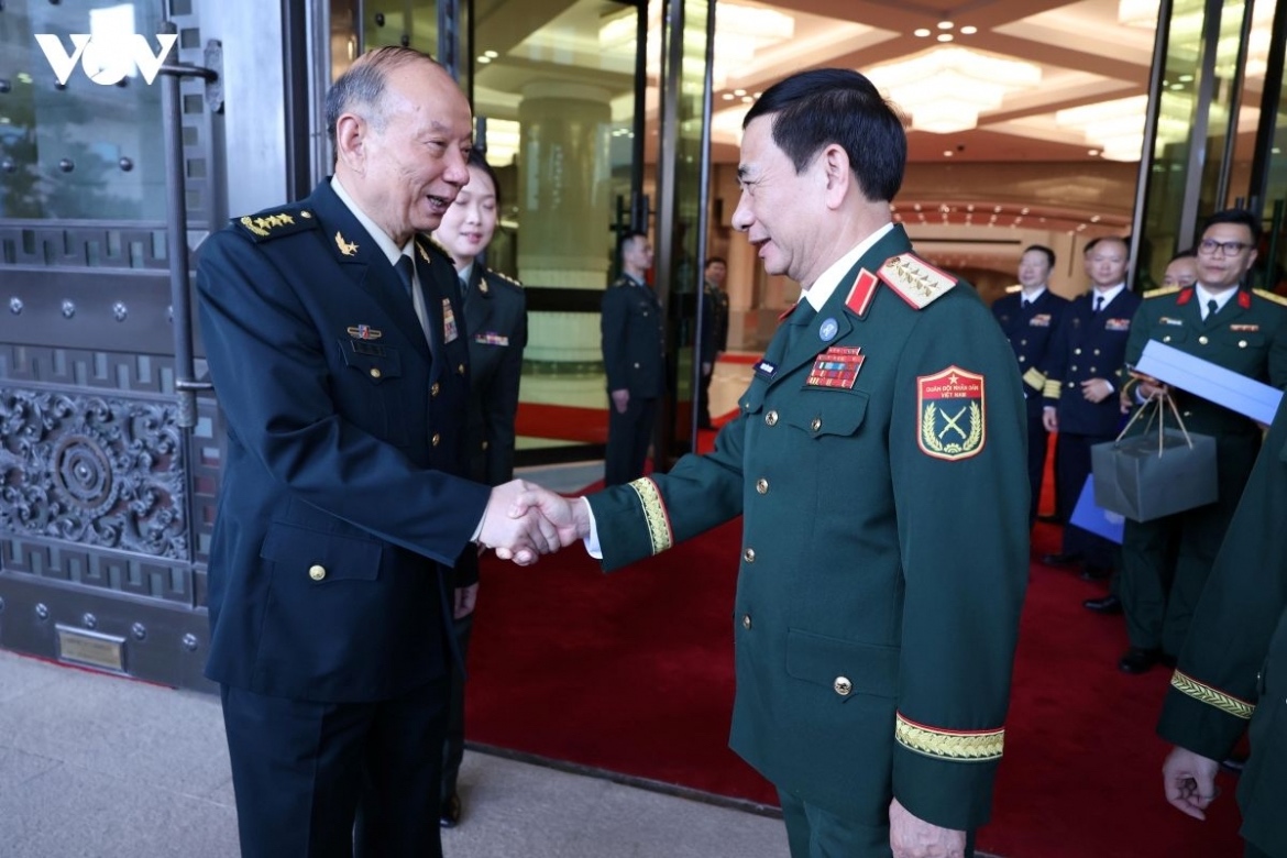 Zhang Shengmin (L), Vice Chairman of the Central Military Commission of China, and General Phan Van Giang, Minister of National Defence of Vietnam at their meeting in Beijing on September 16 on the sidelines of the 13th Beijing Xiangshan Forum. Zhang Shengmin (L), Vice Chairman of the Central Military Commission of China, and General Phan Van Giang, Minister of National Defence of Vietnam at their meeting in Beijing on September 16 on the sidelines of the 13th Beijing Xiangshan Forum.