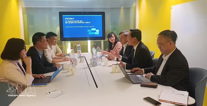 The meeting between the delegation from the CPV Central Committee’s Commission for Policy and Strategy and Station F (Photo: VNA) The meeting between the delegation from the CPV Central Committee’s Commission for Policy and Strategy and Station F (Photo: VNA)