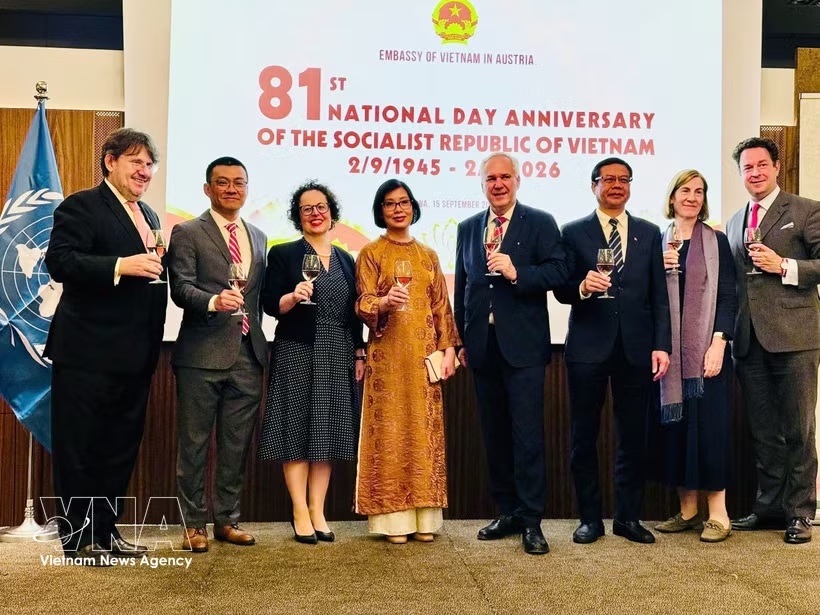 Officials at the ceremony marking the 81st anniversary of Vietnam’s National Day (September 2, 1945–2026) in Vienna on September 15 (Photo: VNA) Officials at the ceremony marking the 81st anniversary of Vietnam’s National Day (September 2, 1945–2026) in Vienna on September 15 (Photo: VNA)