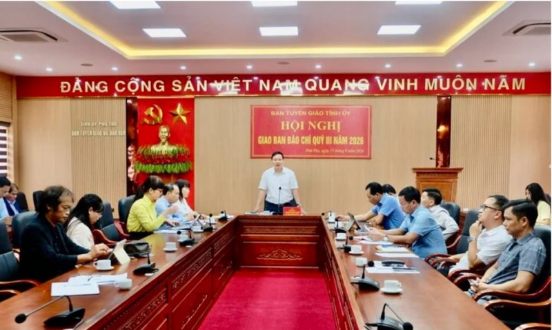 លោក Nguyen Manh Tuan អនុប្រធានគណៈឃោសនាអប់រំនៃគណៈកម្មាធិការបក្សខេត្ត Phu Tho ថ្លែងមតិនៅក្នុងសន្និសីទផ្សព្វផ្សាយសារព័ត៌មានប្រចាំត្រីមាសទី ៣ ឆ្នាំ ២០២៦។