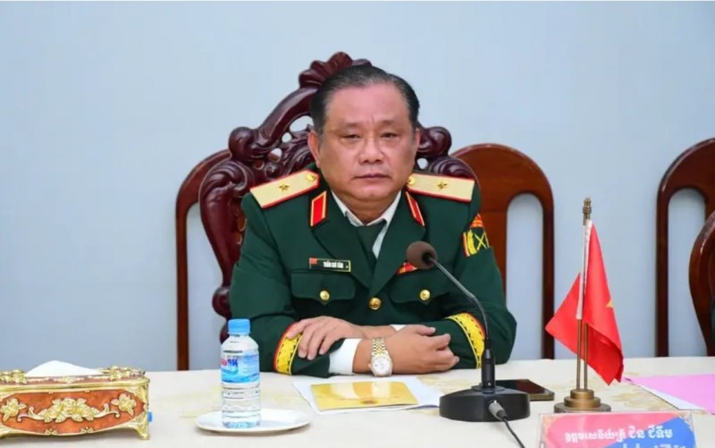 ឧត្តមសេនីយ៍ទោ Tran Chi Tam មេបញ្ជាការរងនយោបាយយោធភូមិភាគ បានជម្រាបជូននូវលទ្ធផលនៃការអនុវត្តភារកិច្ចស្វែងរក និងប្រមូលផ្តុំអដ្ឋិធាតុយុទ្ធជនពលីកងទ័ពស្ម័គ្រចិត្ត និងអ្នកជំនាញការវៀតណាម នៅលើភូមិសាស្ត្រយោធភូមិភាគទី ២ ក្នុងរយៈពេល ២៥ ឆ្នាំកន្លងមក។