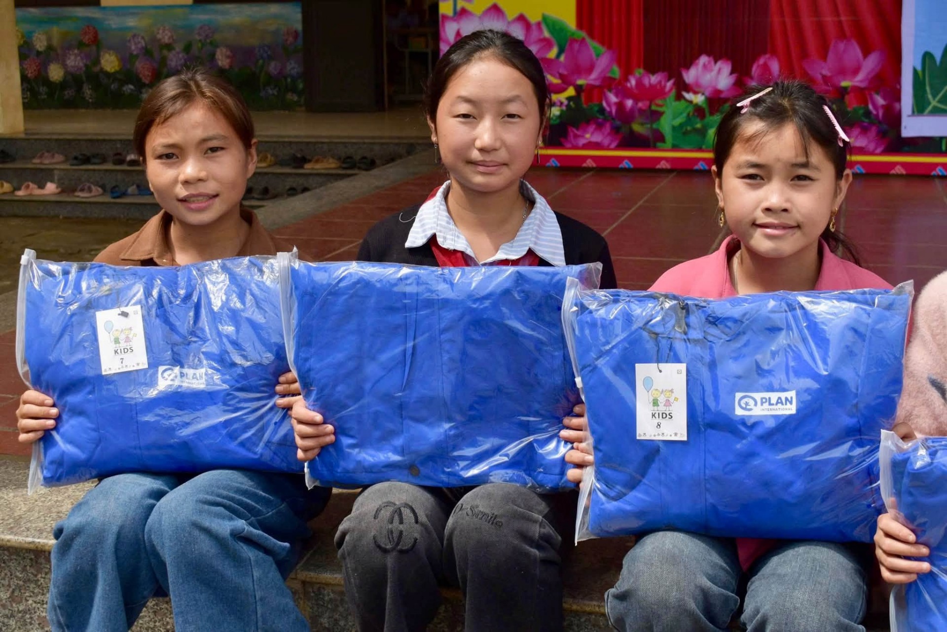 More than 10,000 T-shirts and warm jackets, along with over 4,000 backpacks, have been distributed to children sponsored by Plan International Vietnam in Tuyên Quang Province ahead of the new school year.  The gifts were provided to support children in preparing for the new academic year, particularly those from disadvantaged families. The initiative helps ease some of the costs associated with school preparations while bringing encouragement and joy to children as they return to school.  The programme also reflects efforts to support children in highland communities and help ensure they have essential items for learning and daily life as they begin the new school year.