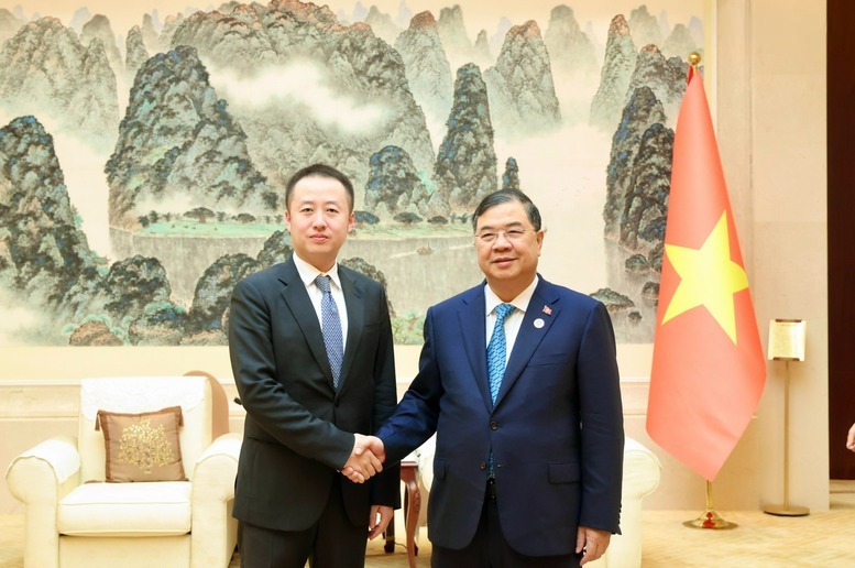越南加强与中国大型企业在科技基础设施和能源领域合作 越南加强与中国大型企业在科技基础设施和能源领域合作
