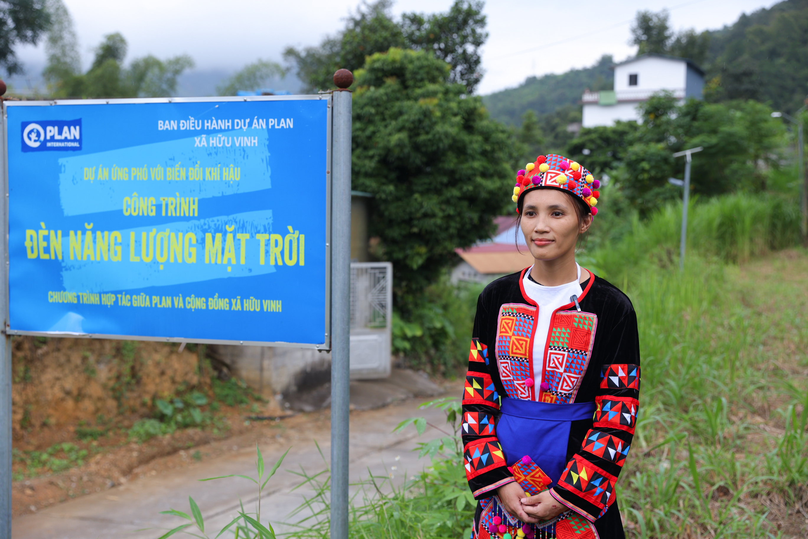 Đèn sáng, thôn vui