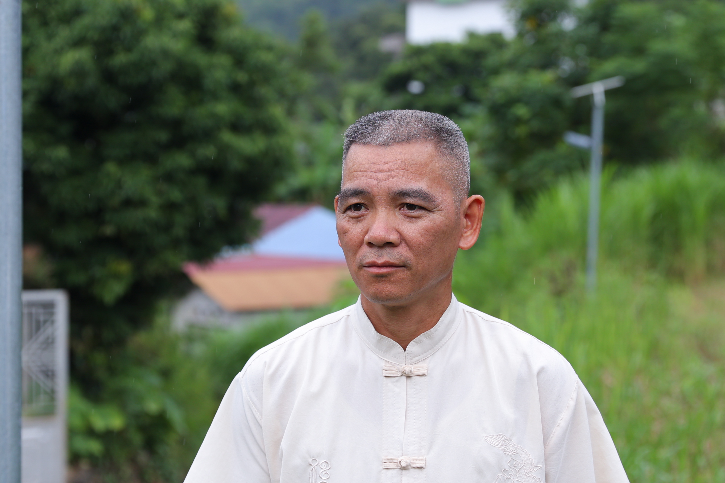 Đèn sáng, thôn vui
