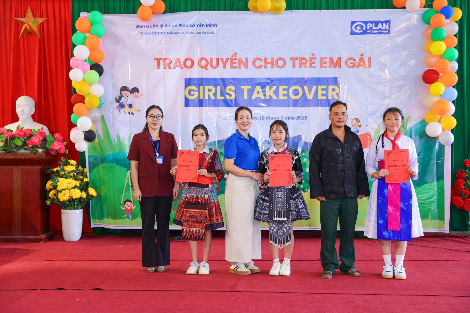 The empowerment ceremony at the program. (Photo: Dinh Hoa)