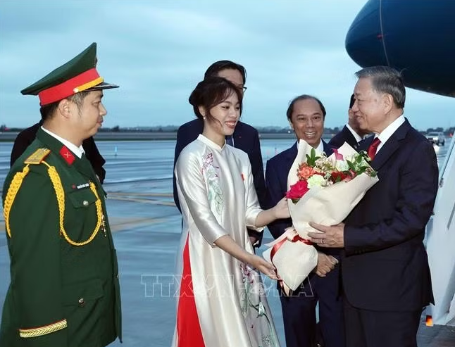 Tổng Bí thư, Chủ tịch nước Tô Lâm đến New York, bắt đầu chuyến tham dự Phiên thảo luận cấp cao Đại hội đồng Liên hợp quốc Khóa 81 và hoạt động song phương tại Hoa Kỳ. (Ảnh: Thống Nhất/TTXVN). Tổng Bí thư, Chủ tịch nước Tô Lâm đến New York, bắt đầu chuyến tham dự Phiên thảo luận cấp cao Đại hội đồng Liên hợp quốc Khóa 81 và hoạt động song phương tại Hoa Kỳ. (Ảnh: Thống Nhất/TTXVN).
