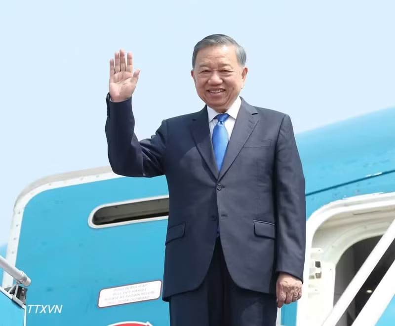 General Secretary of the Communist Party of Viet Nam Central Committee and President To Lam departs Ha Noi on September 20 morning to attend the UNGA 81 high-level general debate, engage in bilateral activities in the US, and pay a state visit to Canada. (Photo: VNA) General Secretary of the Communist Party of Viet Nam Central Committee and President To Lam departs Ha Noi on September 20 morning to attend the UNGA 81 high-level general debate, engage in bilateral activities in the US, and pay a state visit to Canada. (Photo: VNA)