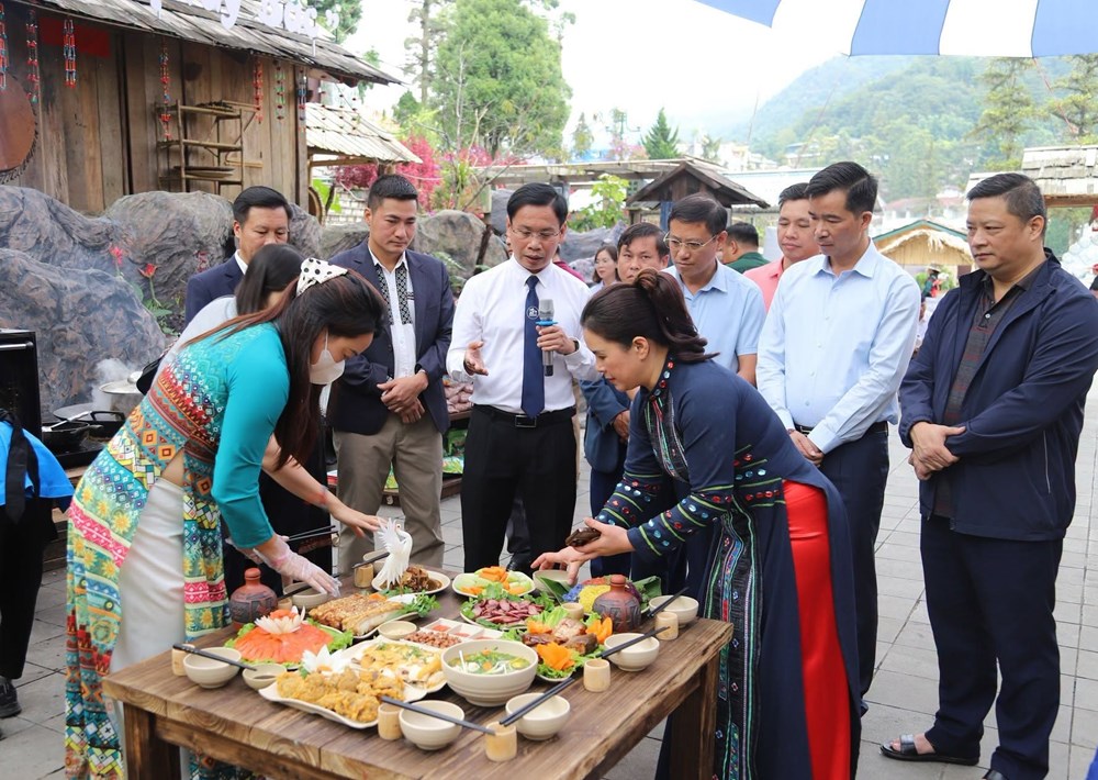 Mâm cơm hương vị Tây Bắc tôn vinh và lan tỏa ẩm thực vùng cao Sa Pa Mâm cơm hương vị Tây Bắc tôn vinh và lan tỏa ẩm thực vùng cao Sa Pa