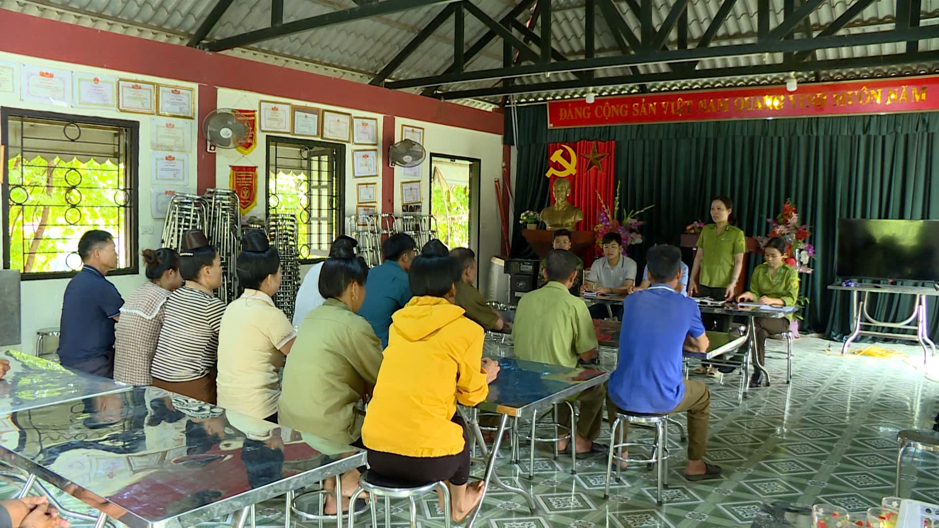 Một kiểm lâm quản lý hàng nghìn héc-ta rừng ở Điện Biên