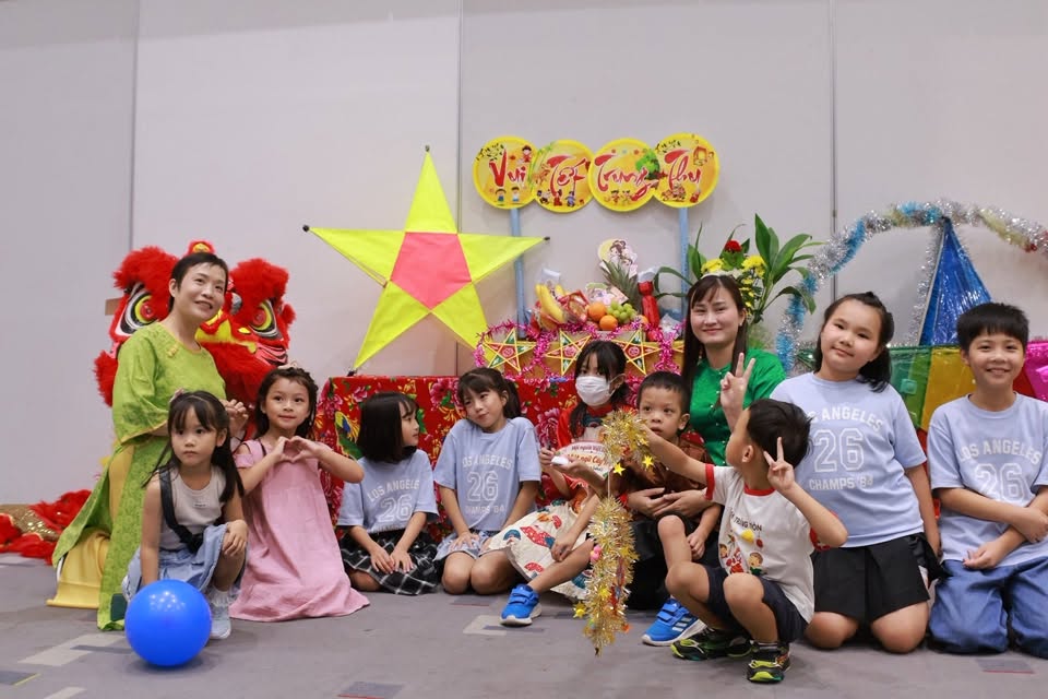 Trung thu nối trẻ em Việt Nam ở nước ngoài với quê hương Trung thu kết nối trẻ em Việt Nam ở nước ngoài với văn hóa quê hương