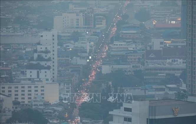 Khói mù ô nhiễm tại Bangkok, Thái Lan. Ảnh: THX/TTXVN