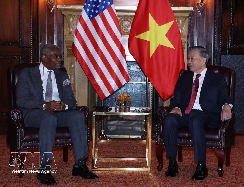 General Secretary of the Communist Party of Viet Nam Central Committee and President To Lam (R) and Representative Gregory Meeks, Ranking Member of the House Foreign Affairs Committee at the meeting. (Photo: VNA) General Secretary of the Communist Party of Viet Nam Central Committee and President To Lam (R) and Representative Gregory Meeks, Ranking Member of the House Foreign Affairs Committee at the meeting. (Photo: VNA)