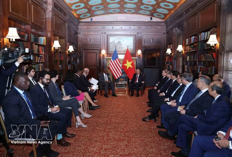General Secretary of the Communist Party of Viet Nam Central Committee and President To Lam has a meeting in New York on September 21 with a group of US House lawmakers led by Representative Gregory Meeks, Ranking Member of the House Foreign Affairs Committee. (Photo: VNA) General Secretary of the Communist Party of Viet Nam Central Committee and President To Lam has a meeting in New York on September 21 with a group of US House lawmakers led by Representative Gregory Meeks, Ranking Member of the House Foreign Affairs Committee. (Photo: VNA)