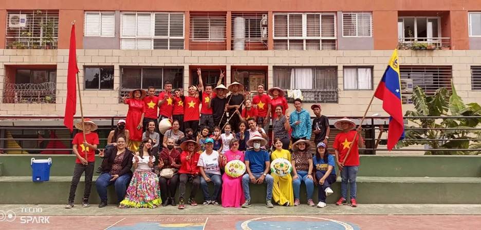 Nhóm múa truyền thống Việt Nam của Nhà hữu nghị Venezuela - Việt Nam. (Ảnh: CAVV) Nhóm múa truyền thống Việt Nam của Nhà hữu nghị Venezuela - Việt Nam. (Ảnh: CAVV)