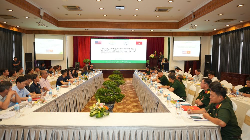 PeaceTrees Vietnam giới thiệu hoạt động của dự án khắc phục hậu quả bom mìn tại Huế