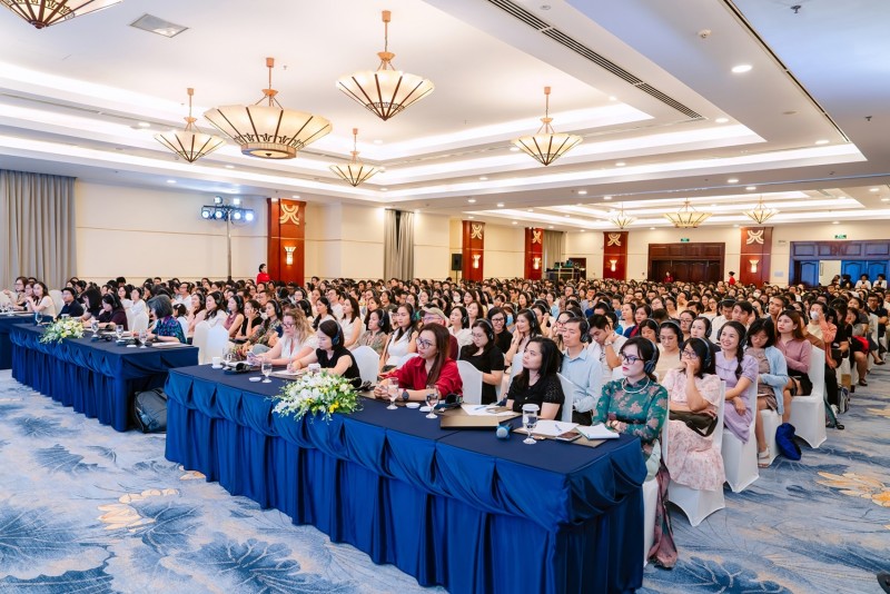 Hơn 1.000 phụ huynh tại TP.HCM tham dự hai hội thảo Learning Lens 02 do Vinschool tổ chức cùng nhà tâm lý học Jocelyn Brewer. Hơn 1.000 phụ huynh tại TP.HCM tham dự hai hội thảo Learning Lens 02 do Vinschool tổ chức cùng nhà tâm lý học Jocelyn Brewer.