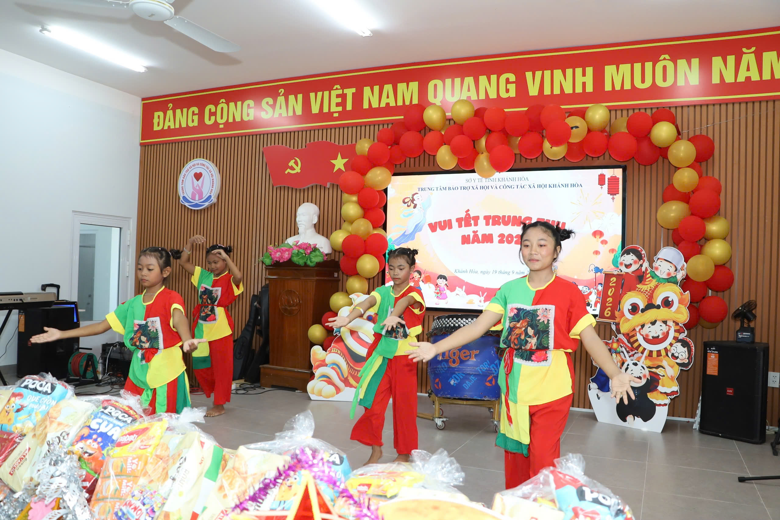 Ấm áp Tết Trung thu cùng trẻ em có hoàn cảnh đặc biệt tại Khánh Hòa