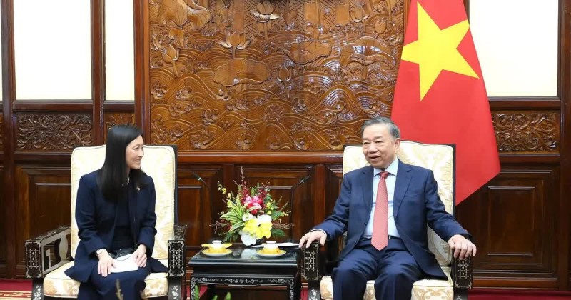 អគ្គលេខាបក្ស ប្រធានរដ្ឋ To Lam ទទួលជួបឯកអគ្គរដ្ឋទូតនៃសហរដ្ឋអាមេរិក Jennifer Wicks McNamara នារសៀលថ្ងៃទី ៦ ខែកក្កដា ឆ្នាំ ២០២៦ នៅវិមានប្រធានរដ្ឋ។