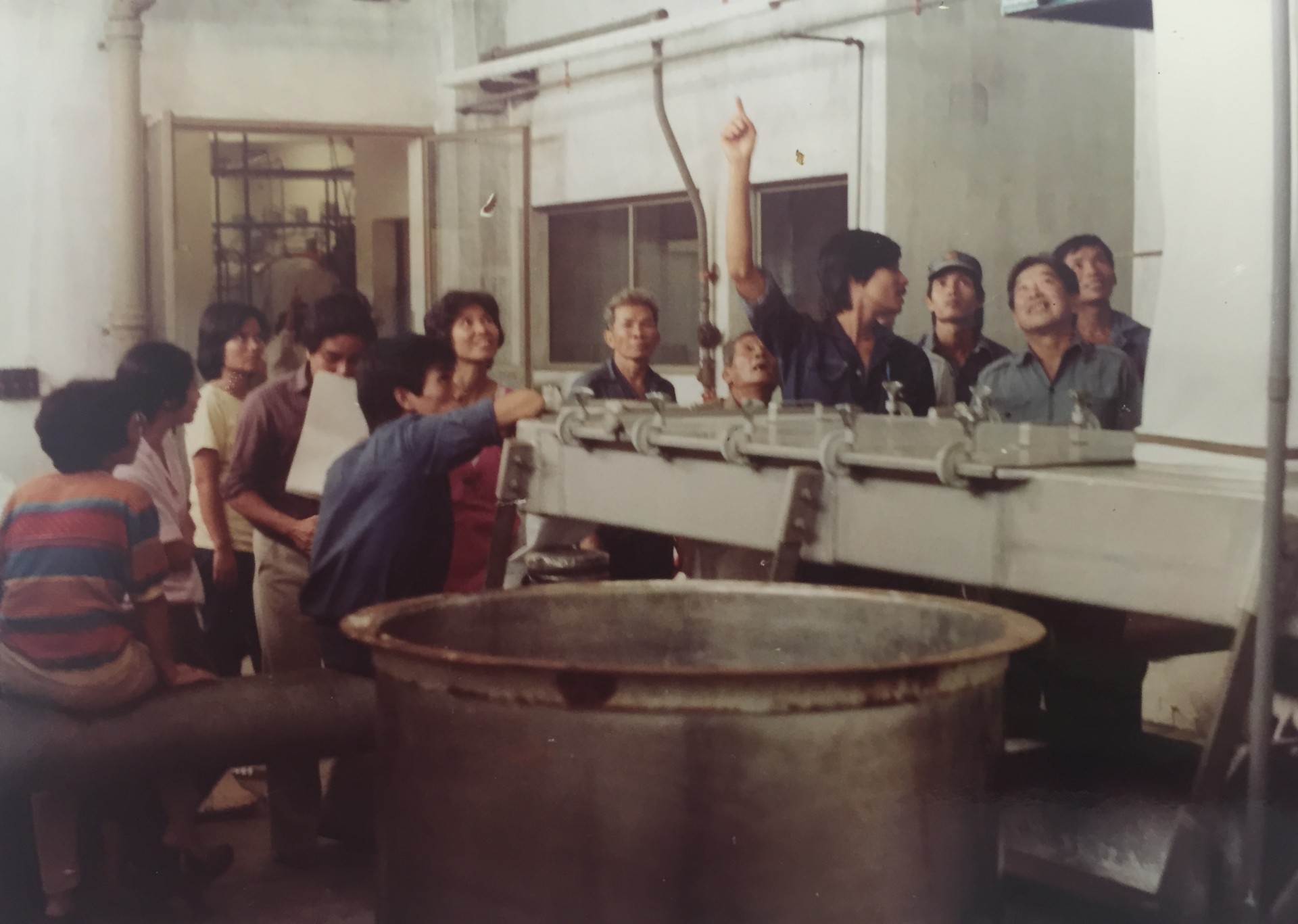 Ảnh 1 (Báo chọn 1 trong các ảnh 1A, 1B, 1C, 1D: Từ những ngày đầu nhiều thiếu thốn, Vinamilk từng bước làm chủ công nghệ, đặt chất lượng làm nguyên tắc xuyên suốt. Ảnh: Vi Nam