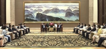 福建省委副书记、省长会见中越人民论坛第十四次会议参会代表