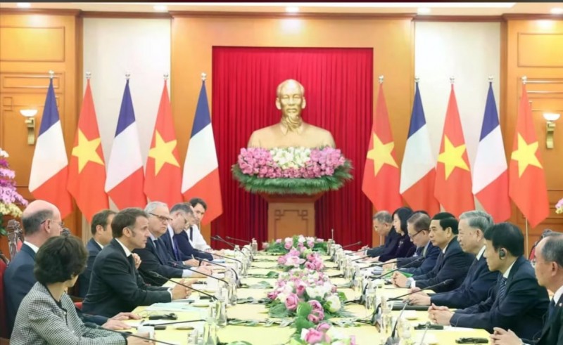 អគ្គលេខាបក្ស To Lam ទទួលជួបប្រធានាធិបតីបារាំង Emmanuel Macron បំពេញទស្សនកិច្ចផ្លូវរដ្ឋនៅវៀតណាម នាថ្ងៃទី ២៦ ខែឧសភា ឆ្នាំ ២០២៥។