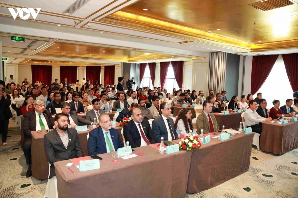 The Vietnam-Pakistan Tourism B2B Matching and Business Networking gathers 120 tourism companies from the two countries. The Vietnam-Pakistan Tourism B2B Matching and Business Networking gathers 120 tourism companies from the two countries.