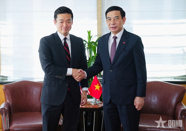 Deputy Prime Minister and Minister of National Defense General Phan Van Giang (R) and U.S. Assistant Secretary of War for Indo-Pacific Security Affairs John Noh, New York, September 21, 2026 - Photo: QDND Deputy Prime Minister and Minister of National Defense General Phan Van Giang (R) and U.S. Assistant Secretary of War for Indo-Pacific Security Affairs John Noh, New York, September 21, 2026 - Photo: QDND