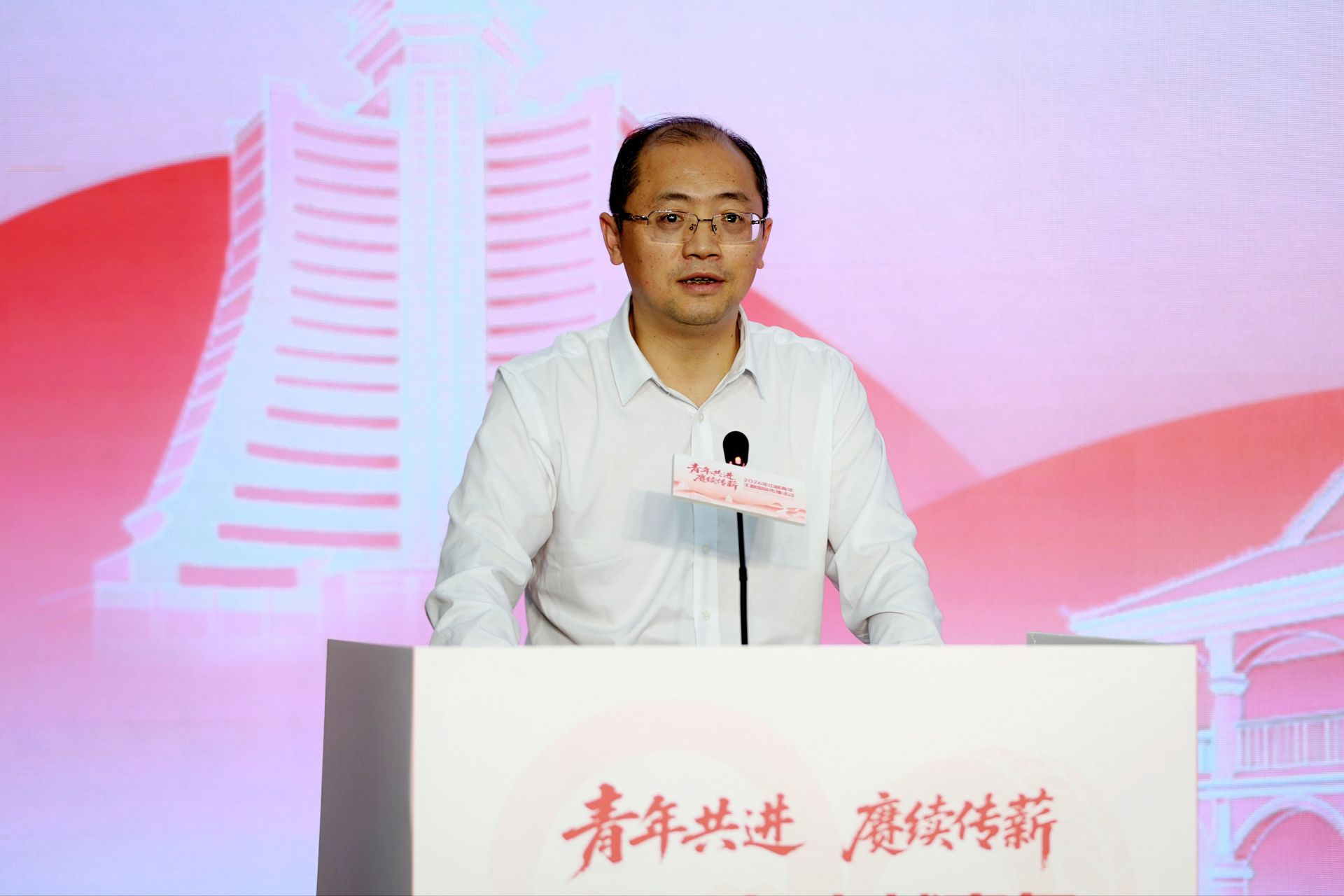 贵州省委宣传部副部长、省政府新闻办主任吴伟 贵州省委宣传部副部长、省政府新闻办主任吴伟