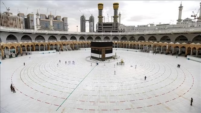 Đền thờ Lớn ở Thánh địa Mecca, Saudi Arabia. Ảnh tư liệu: AFP/TTXVN