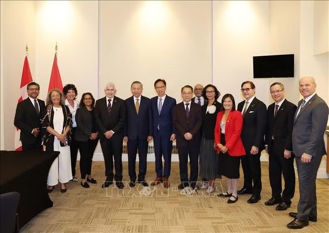Tổng Bí thư, Chủ tịch nước Tô Lâm tiếp Nhóm Nghị sĩ hữu nghị Canada - Việt Nam. Ảnh: Thống Nhất/TTXVN Tổng Bí thư, Chủ tịch nước Tô Lâm tiếp Nhóm Nghị sĩ hữu nghị Canada - Việt Nam. Ảnh: Thống Nhất/TTXVN