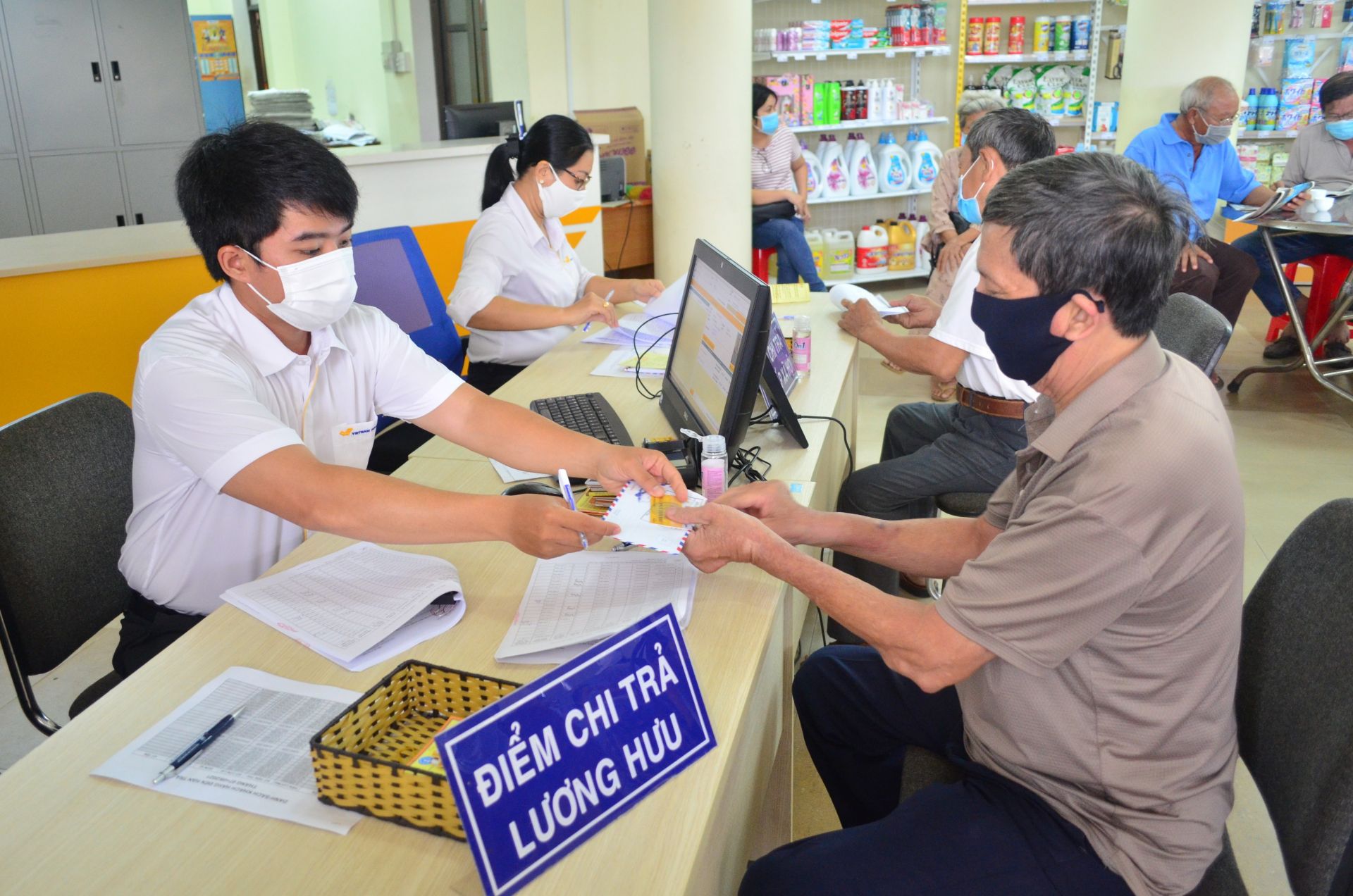 Trợ cấp hưu trí xã hội tăng lên 540.000 đồng, truy lĩnh từ tháng 7