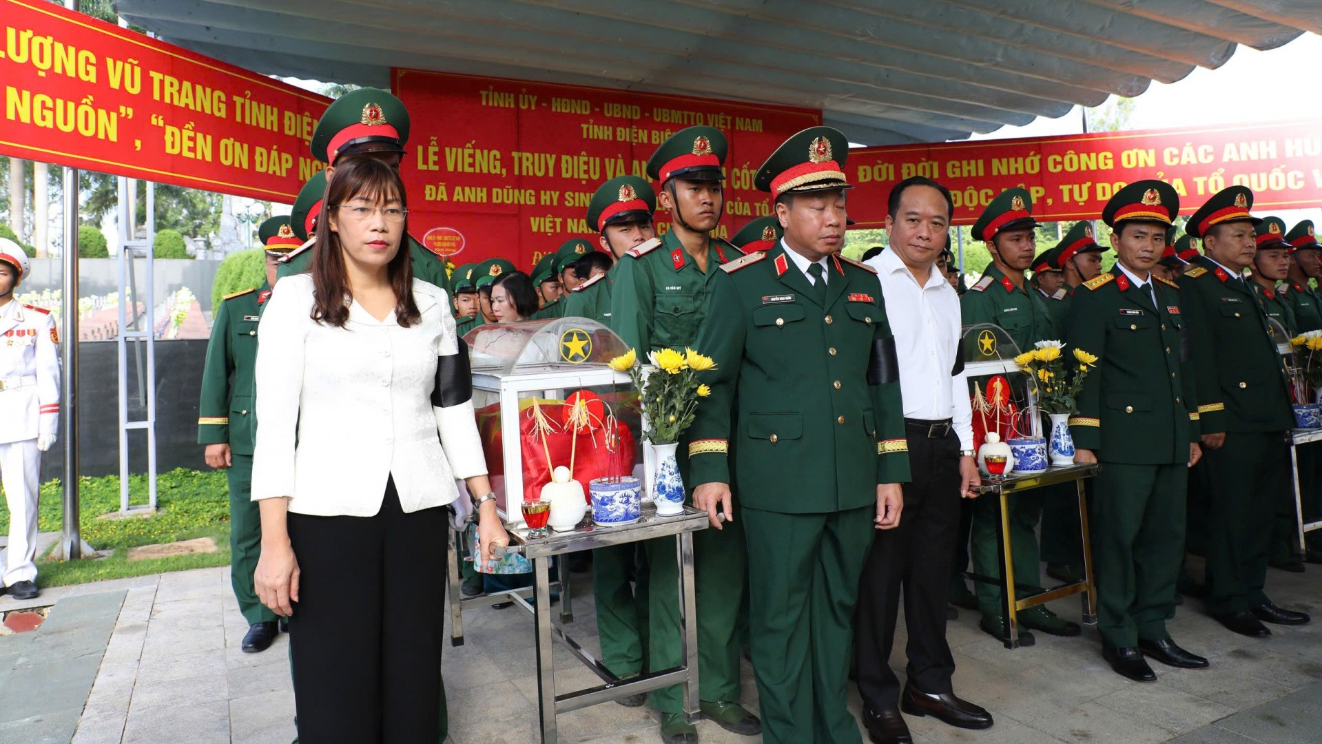 Điện Biên an táng 10 hài cốt liệt sĩ tại Nghĩa trang Tông Khao