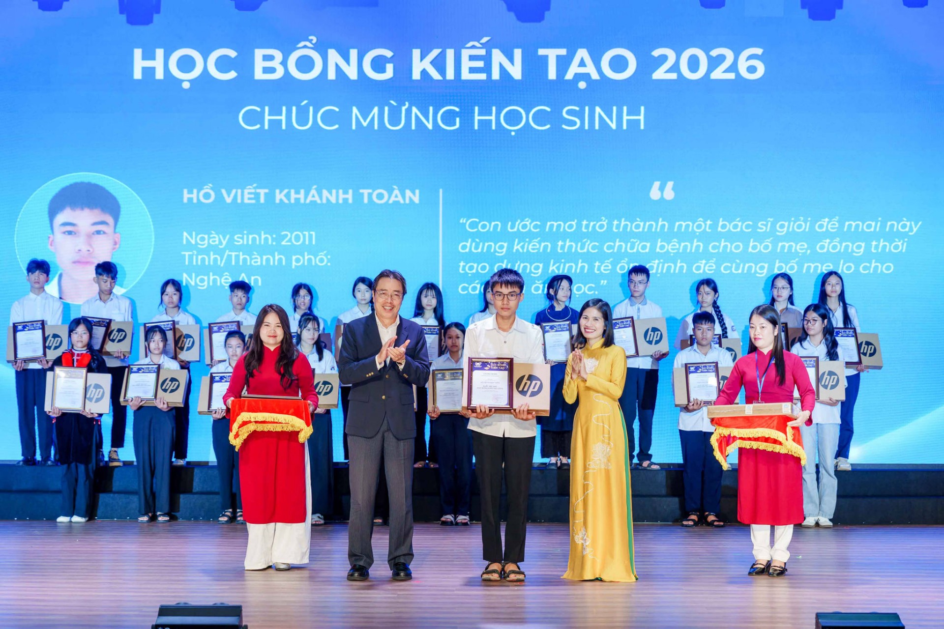 Học sinh nhận Học bổng Kiến tạo 2026 tại lễ trao học bổng vừa qua. Học sinh nhận Học bổng Kiến tạo 2026 tại lễ trao học bổng vừa qua.