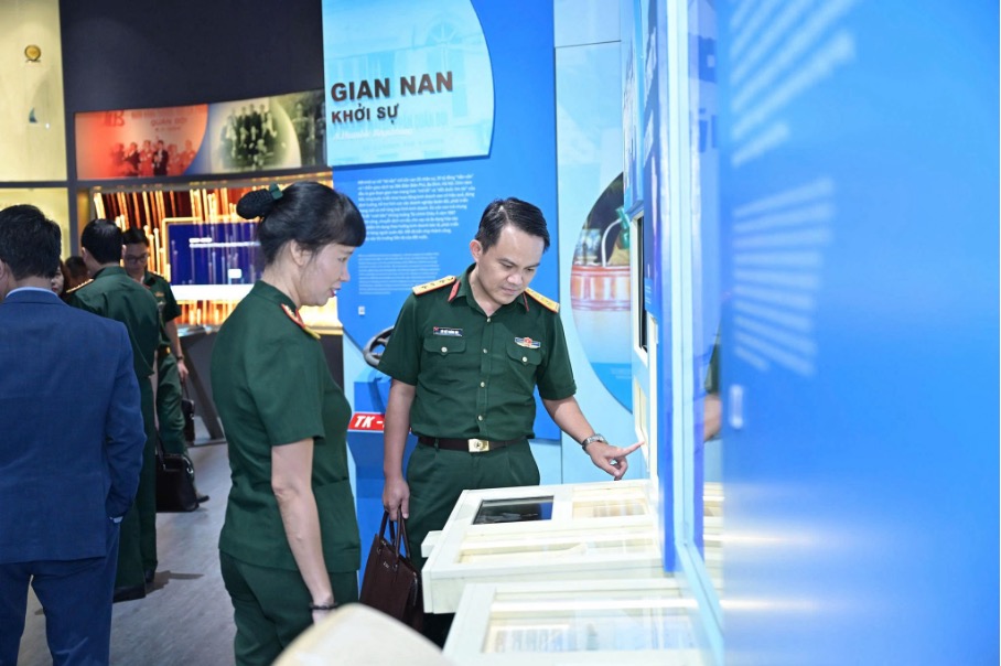 Đại tá Trần Thị Bảo Quế - Thành viên Ban điều hành, Phó Trưởng Ban chỉ đạo 988 phát biểu tại buổi làm việc Đại tá Trần Thị Bảo Quế - Thành viên Ban điều hành, Phó Trưởng Ban chỉ đạo 988 phát biểu tại buổi làm việc