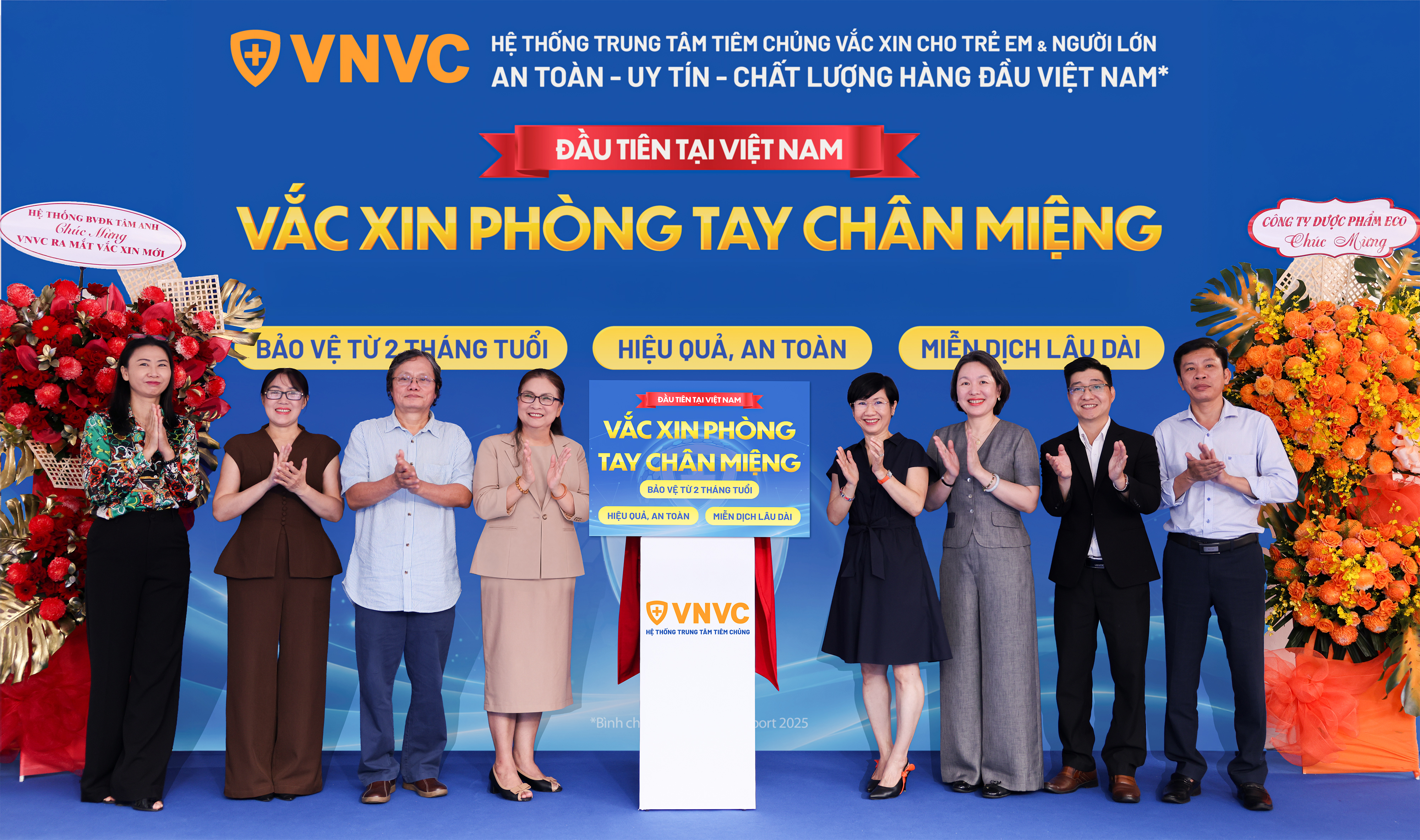Sáng 25/9, Hệ thống Tiêm chủng VNVC chính thức ra mắt và triển khai tiêm vắc xin phòng tay chân miệng cho trẻ từ 2 tháng tại gần 300 trung tâm trên toàn quốc. Ảnh: Nhân Lê Sáng 25/9, Hệ thống Tiêm chủng VNVC chính thức ra mắt và triển khai tiêm vắc xin phòng tay chân miệng cho trẻ từ 2 tháng tại gần 300 trung tâm trên toàn quốc. Ảnh: Nhân Lê