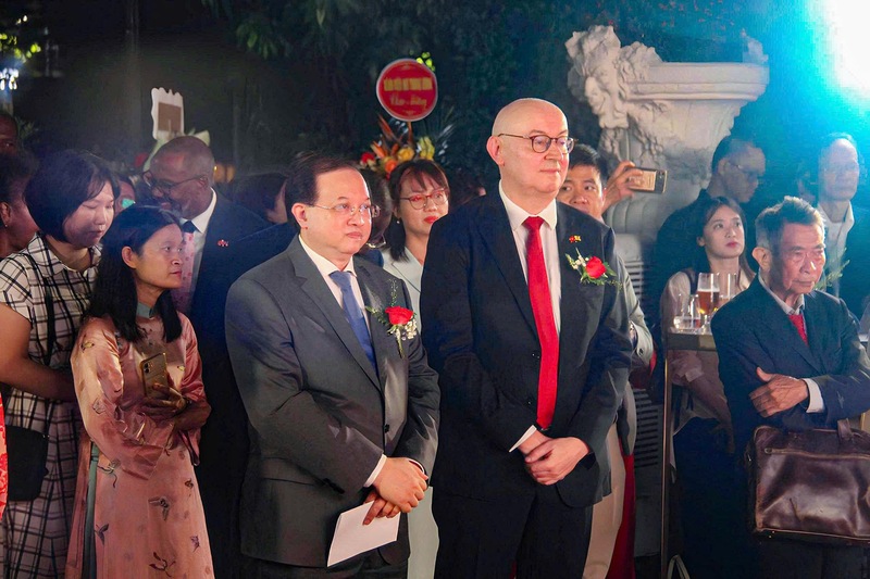 30 năm kết nối văn hóa Việt Nam và Wallonie-Bruxelles 30 năm kết nối văn hóa Việt Nam và Wallonie-Bruxelles