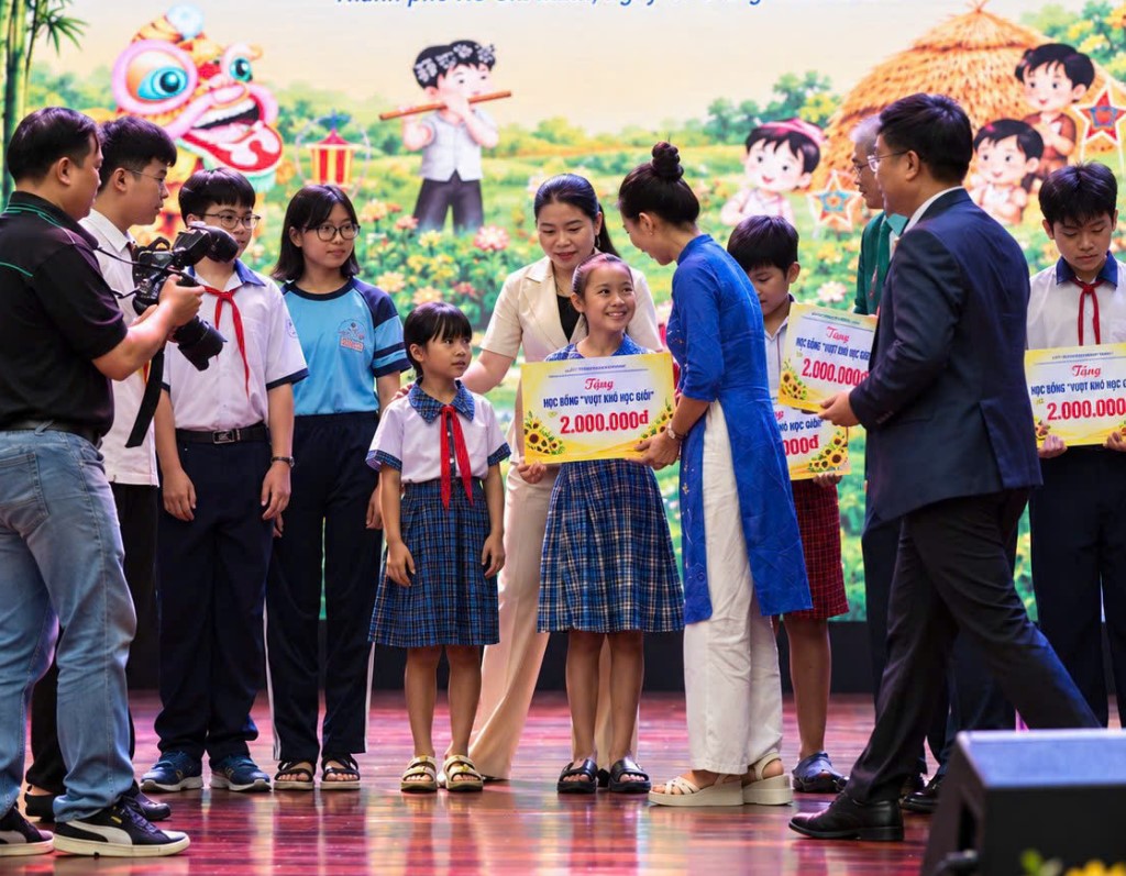 For many years, Tan Hiep Phat has partnered with the Binh Duong Social Work Center and Child Sponsorship Fund to care for children.
