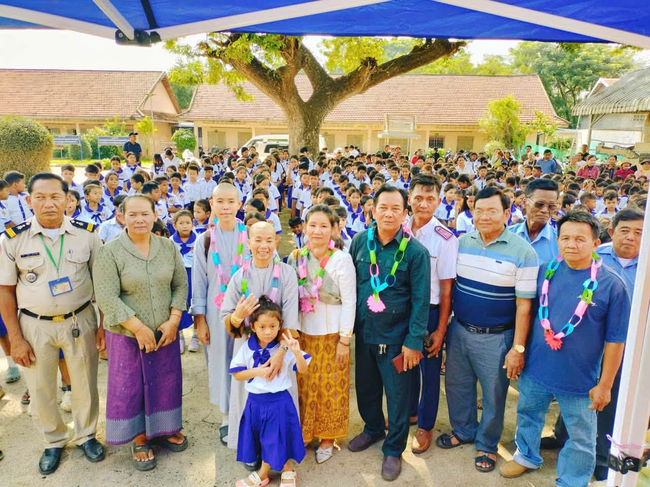 Trao 626 phần quà đến thiếu nhi Trường Cốt Son Đek, tỉnh Prey Veng (Campuchia) Trao 626 phần quà đến thiếu nhi Trường Cốt Son Đek, tỉnh Prey Veng (Campuchia)