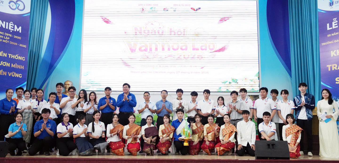 Sinh viên Việt – Lào cùng trải nghiệm văn hóa tại Ngày hội “Hương Chăm Pa Sắc Sen” Sinh viên Việt – Lào cùng trải nghiệm văn hóa tại Ngày hội “Hương Chăm Pa Sắc Sen”