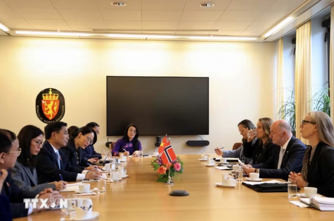 NA Vice Chairman Nguyen Doan Anh holds talks with First Vice President of the Storting Morten Stordalen. (Photo: VNA)