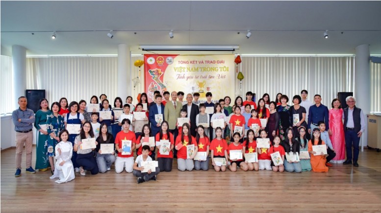ປົກປັກຮັກສາພາສາຫວຽດ ຈາກຄອບຄົວ ເຖິງ ບັນດາໜ້າປຶ້ມ