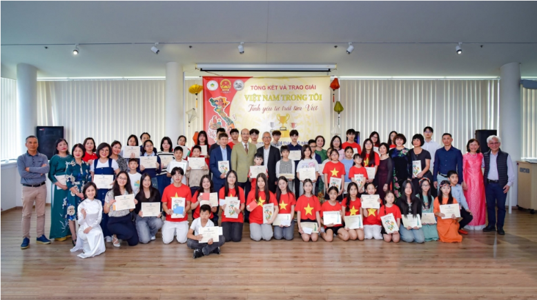 ປົກປັກຮັກສາພາສາຫວຽດ ຈາກຄອບຄົວ ເຖິງ ບັນດາໜ້າປຶ້ມ