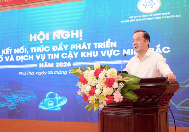 អនុរដ្ឋមន្ត្រីក្រសួងវិទ្យាសាស្ត្រ និងបច្ចេកវិទ្យា Pham Duc Long ថ្លែងមតិនៅក្នុងសន្និសីទ។
