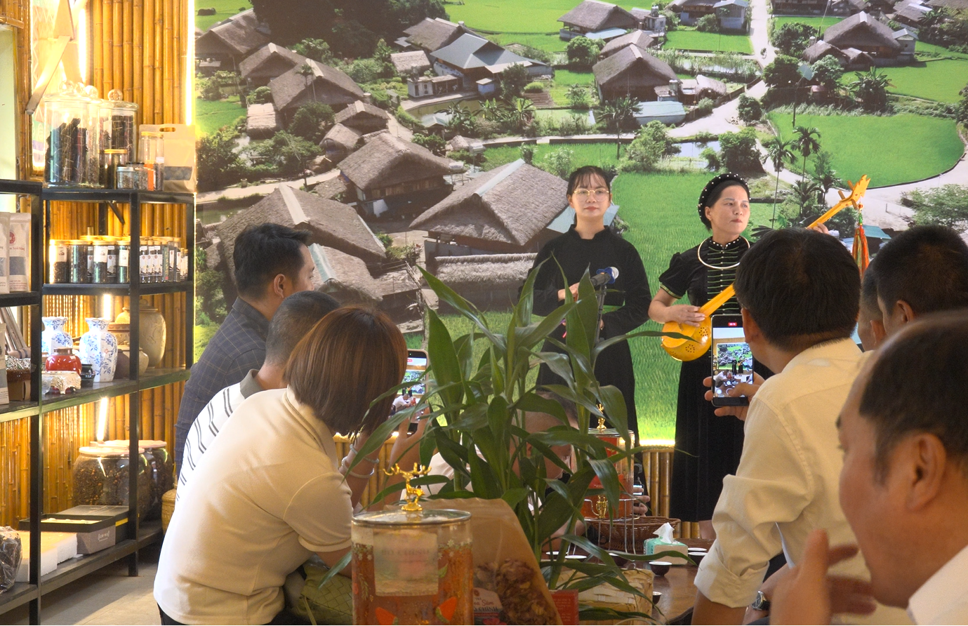 宣光省和中国文山借跨境合作拓展国际旅游市场