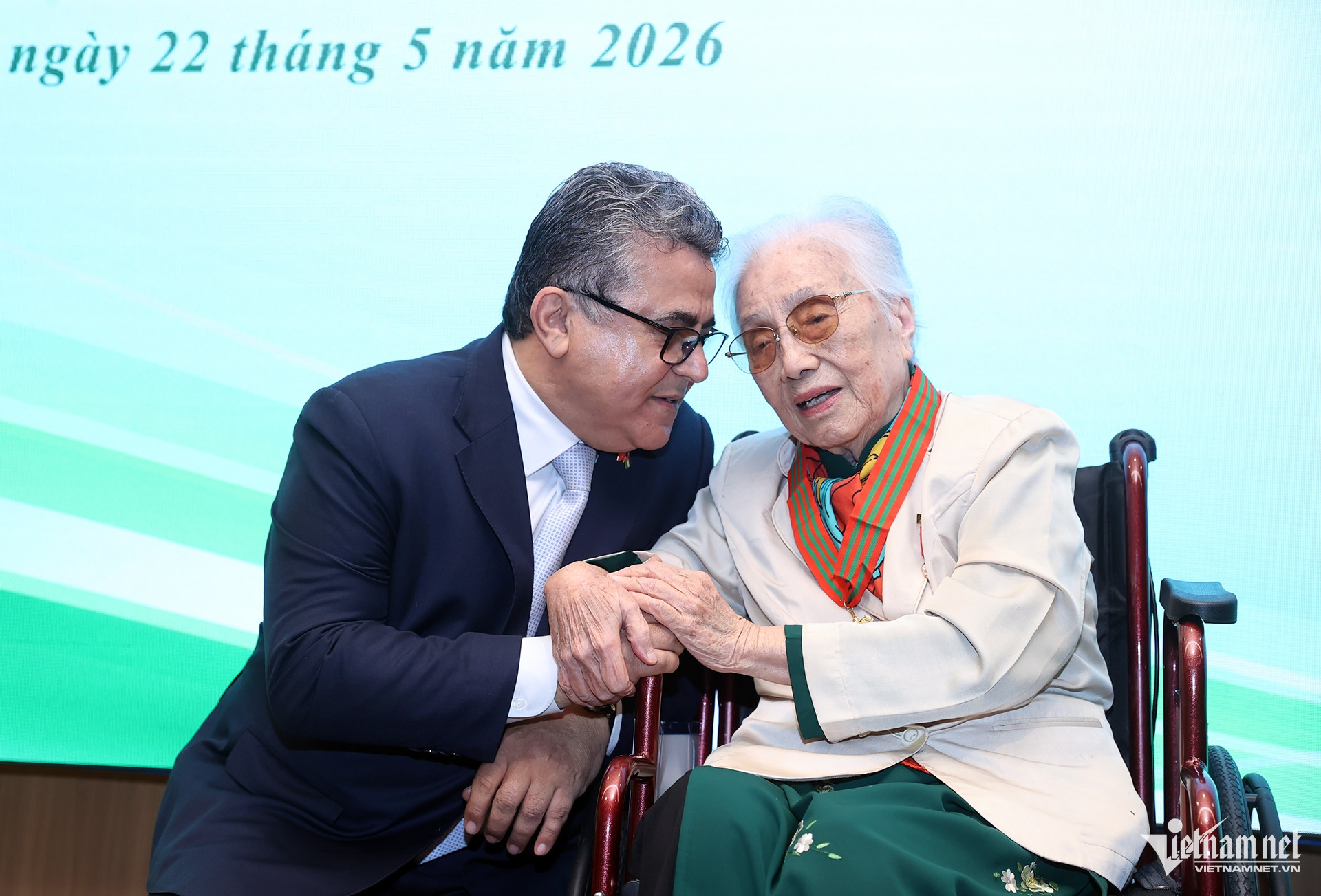 巴勒斯坦驻越南大使萨阿迪·萨拉马在2026年5月22日巴勒斯坦国向越南原国家副主席阮氏平授予“功勋之星”勋章仪式上致辞。 巴勒斯坦驻越南大使萨阿迪·萨拉马在2026年5月22日巴勒斯坦国向越南原国家副主席阮氏平授予“功勋之星”勋章仪式上致辞。