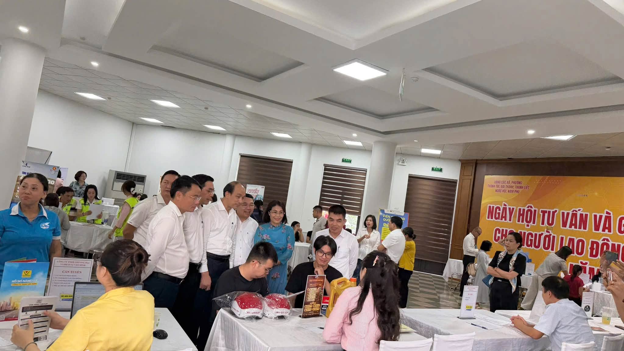 Hàng nghìn cơ hội việc làm đến với người lao động tại Hà Nội Hàng nghìn cơ hội việc làm đến với người lao động tại Hà Nội