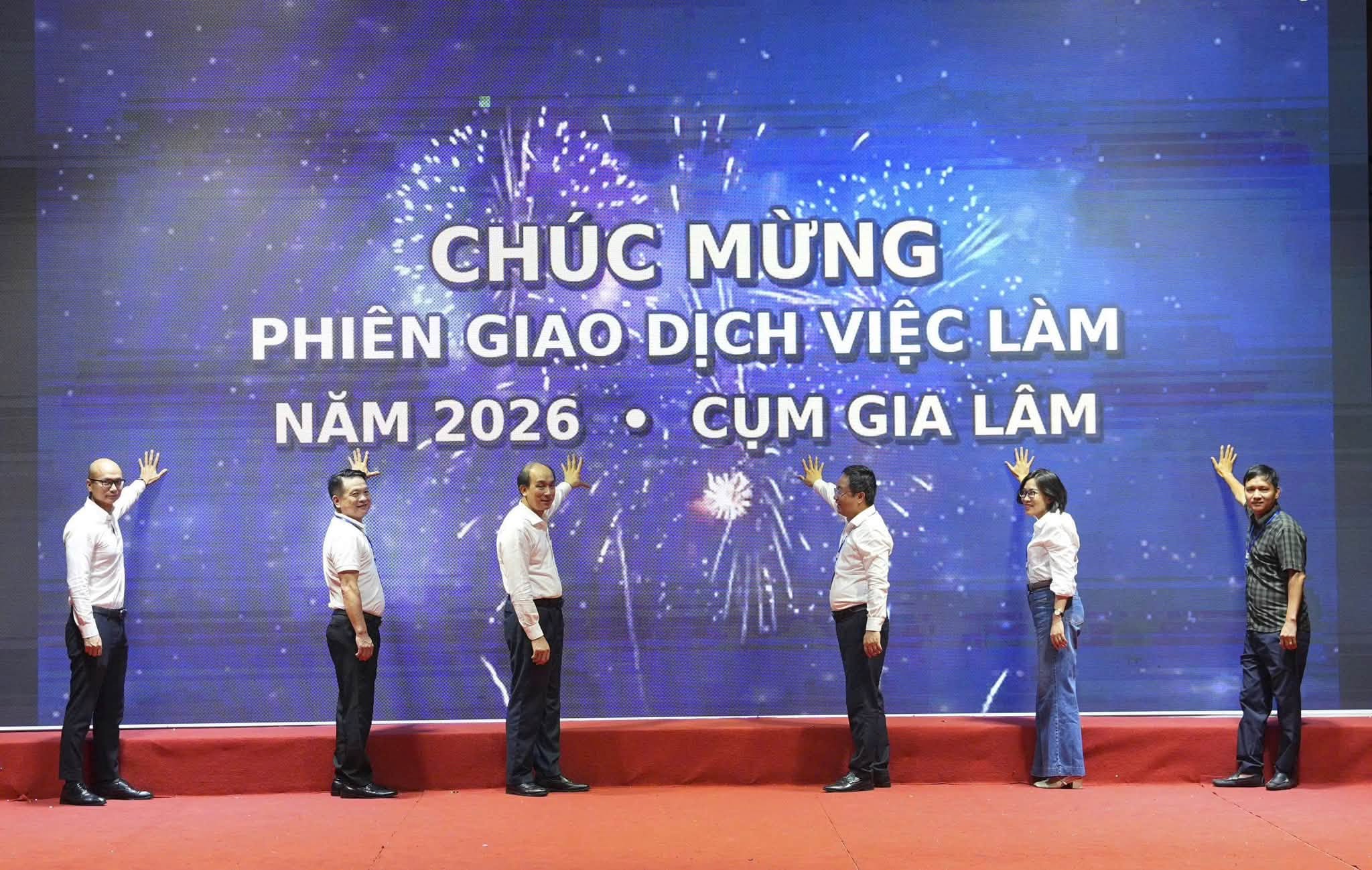 Hàng nghìn cơ hội việc làm đến với người lao động tại Hà Nội Hàng nghìn cơ hội việc làm đến với người lao động tại Hà Nội
